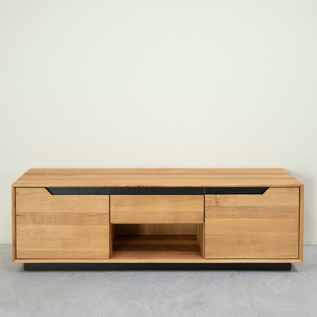 Porta TV NordicStory in rovere massiccio Brema, 160 x 42 x 50 cm.