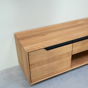 Porta TV NordicStory in rovere massiccio Brema, 160 x 42 x 50 cm.