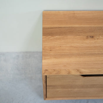 Porta TV NordicStory in rovere massiccio Brema, 160 x 42 x 50 cm.