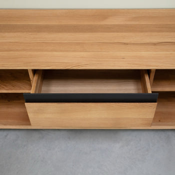 Porta TV NordicStory in rovere massiccio Brema, 160 x 42 x 50 cm.