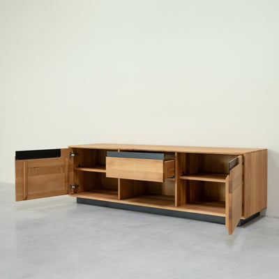 Porta TV NordicStory in rovere massiccio Brema, 160 x 42 x 50 cm.