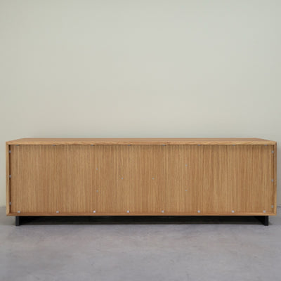 Porta TV NordicStory in rovere massiccio Brema, 160 x 42 x 50 cm.