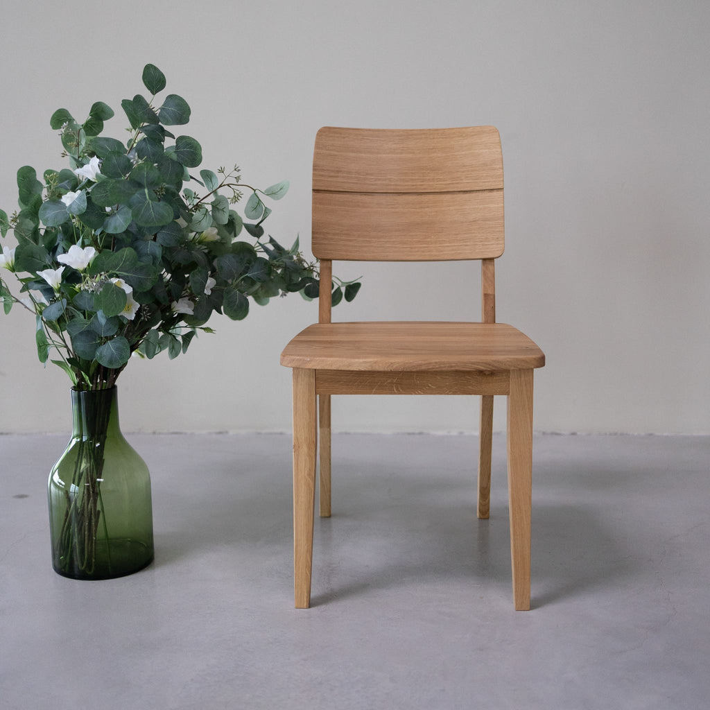 NordicStory Confezione di sedie da pranzo in rovere massiccio della collezione Mauritz Mobili nordici dal design moderno in rovere.