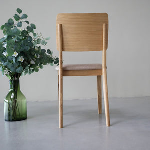 NordicStory Confezione di sedie da pranzo imbottite in rovere massiccio della collezione Mauritz Mobili in colore beige nordico dal design moderno Rovere.