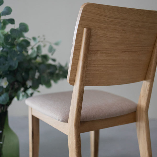 NordicStory Confezione di sedie da pranzo imbottite in rovere massiccio della collezione Mauritz Mobili in colore beige nordico dal design moderno Rovere.