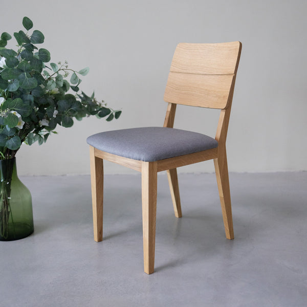 NordicStory Confezione di sedie da pranzo imbottite in rovere massiccio della collezione Mauritz Mobili in colore grigio nordico dal design moderno Rovere.