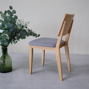 NordicStory Confezione di sedie da pranzo imbottite in rovere massiccio della collezione Mauritz Mobili in colore grigio nordico dal design moderno Rovere.