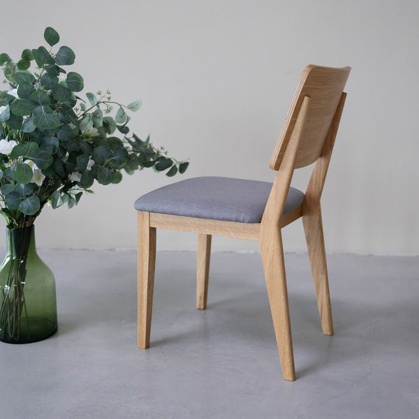 NordicStory Confezione di sedie da pranzo imbottite in rovere massiccio della collezione Mauritz Mobili in colore grigio nordico dal design moderno Rovere.