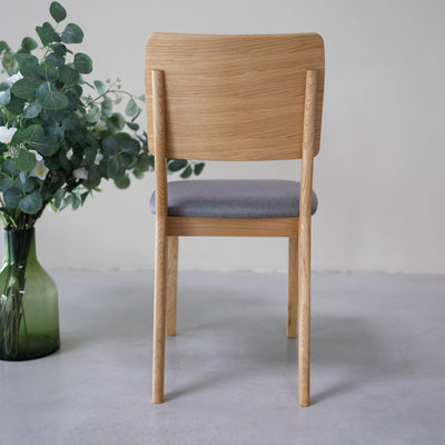 NordicStory Confezione di sedie da pranzo imbottite in rovere massiccio della collezione Mauritz Mobili in colore grigio nordico dal design moderno Rovere.