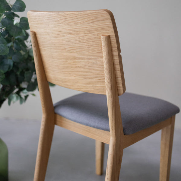NordicStory Confezione di sedie da pranzo imbottite in rovere massiccio della collezione Mauritz Mobili in colore grigio nordico dal design moderno Rovere.