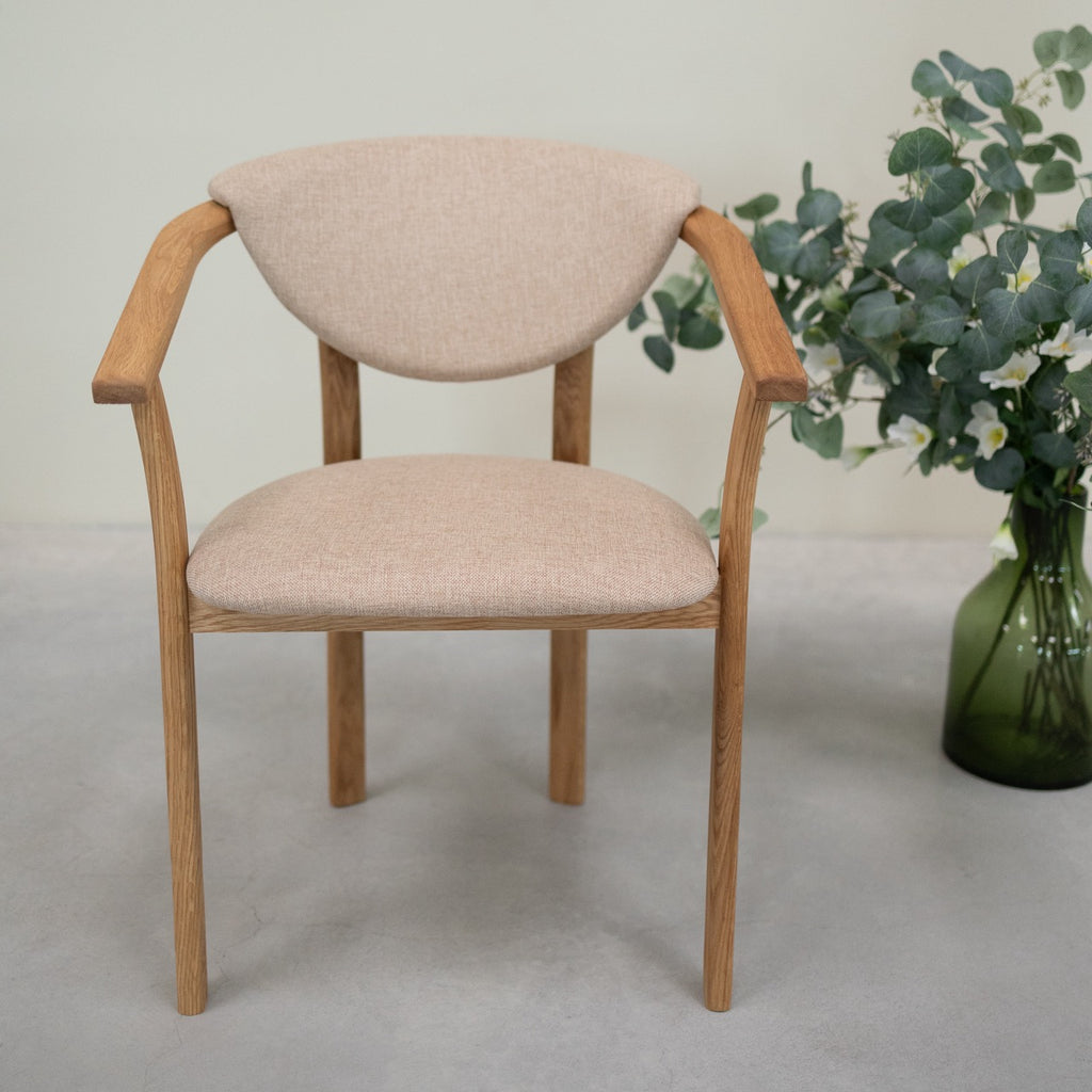 NordicStory Confezione da 2 o 4 sedie da pranzo Alexis, struttura in rovere massiccio, rivestimento beige