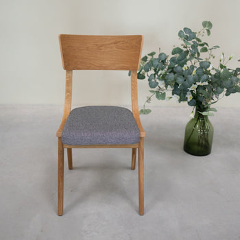 VESKOR Confezione da 2 o 4 sedie da pranzo Lucas in rovere massiccio, rivestimento grigio o beige