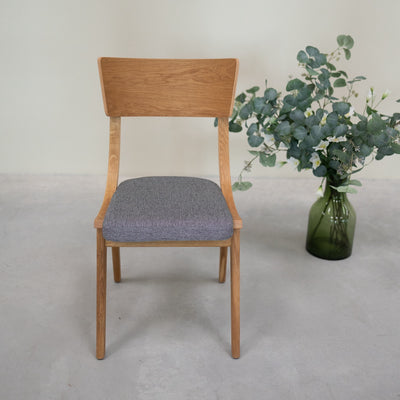 VESKOR Confezione da 2 o 4 sedie da pranzo Lucas in rovere massiccio, rivestimento grigio o beige