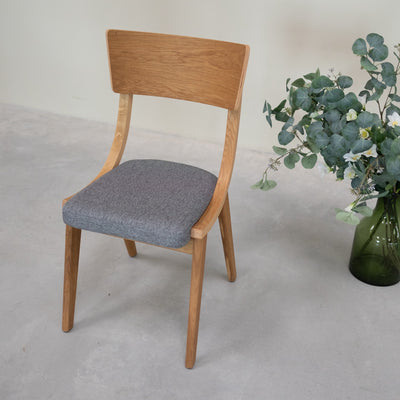 VESKOR Confezione da 2 o 4 sedie da pranzo Lucas in rovere massiccio, rivestimento grigio o beige