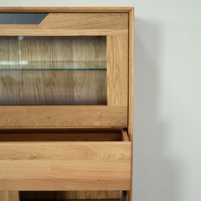 NordicStory Vetrina in legno massiccio di quercia Bremen 3, 124 x 38 x 134 cm.