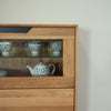 NordicStory Vetrina in legno massiccio di quercia Bremen 3, 124 x 38 x 134 cm.