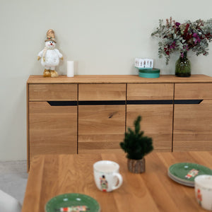 Credenza in legno massiccio NordicStory Bremen, rovere, 180 x 42 x 90 cm.