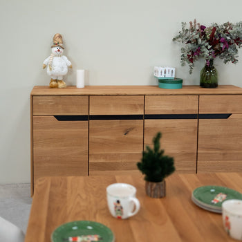 Credenza in legno massiccio NordicStory Bremen, rovere, 180 x 42 x 90 cm.