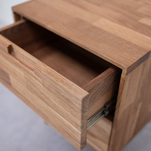 Comodino Escandi in legno massiccio di rovere