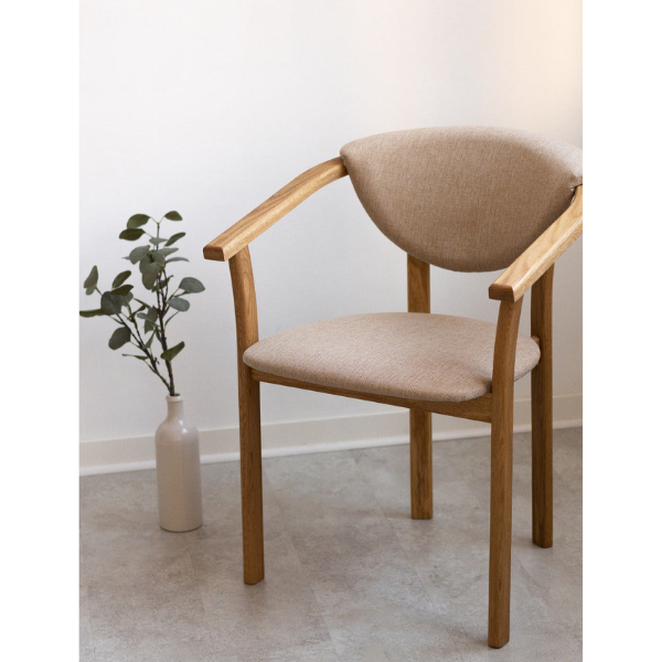 Confezione da 2 o 4 sedie da pranzo Alexis, struttura in rovere massiccio, rivestimento beige | NordicStory
