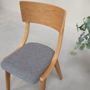 Confezione da 2 o 4 sedie da pranzo Lucas in rovere massiccio, rivestite in grigio o beige | VESKOR