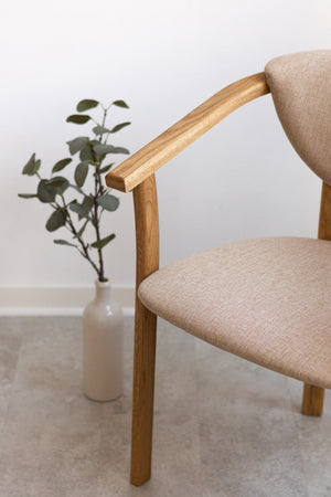 Confezione da 2 o 4 sedie da pranzo Alexis, struttura in rovere massiccio, rivestimento beige | NordicStory