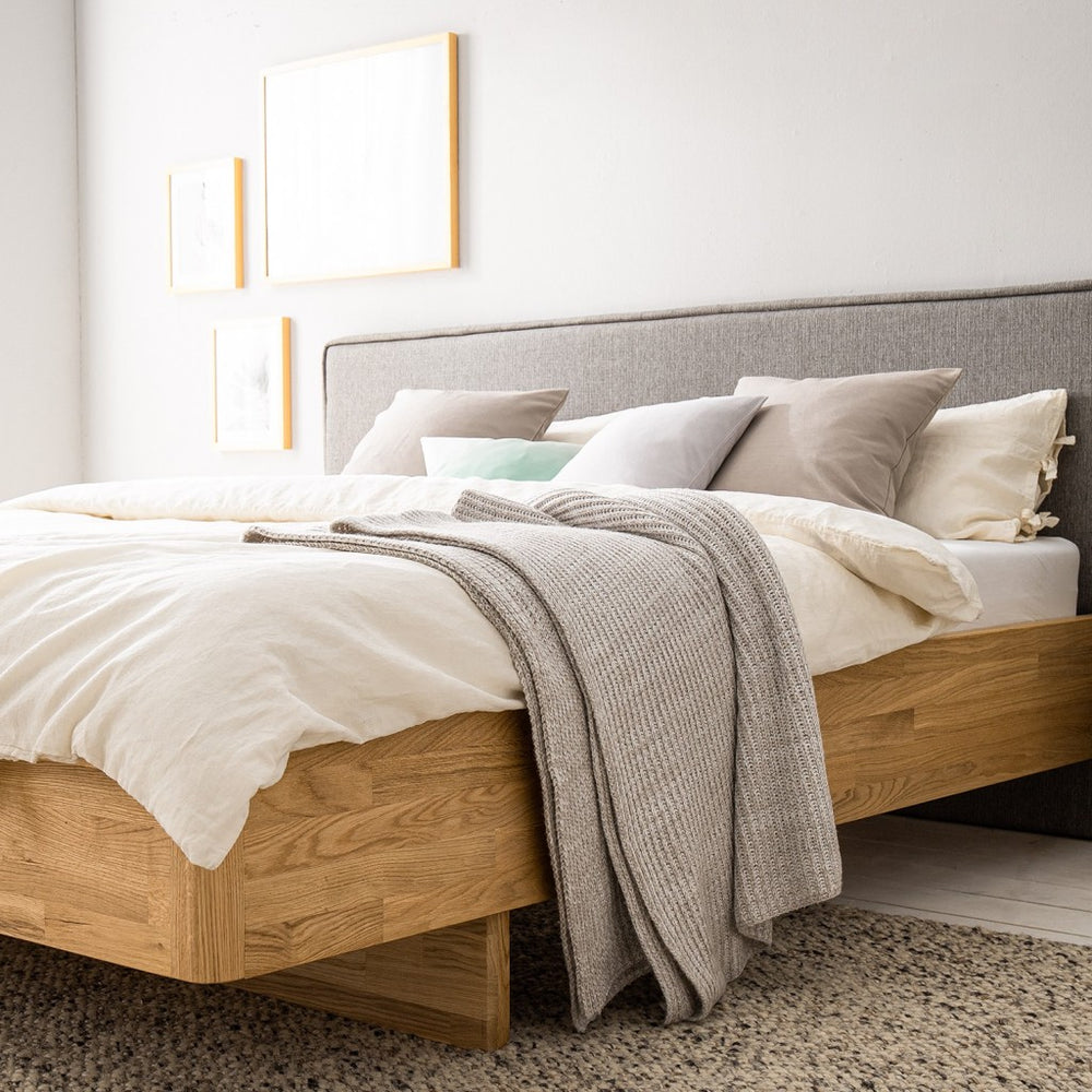 Letto matrimoniale in legno massiccio di rovere Pola