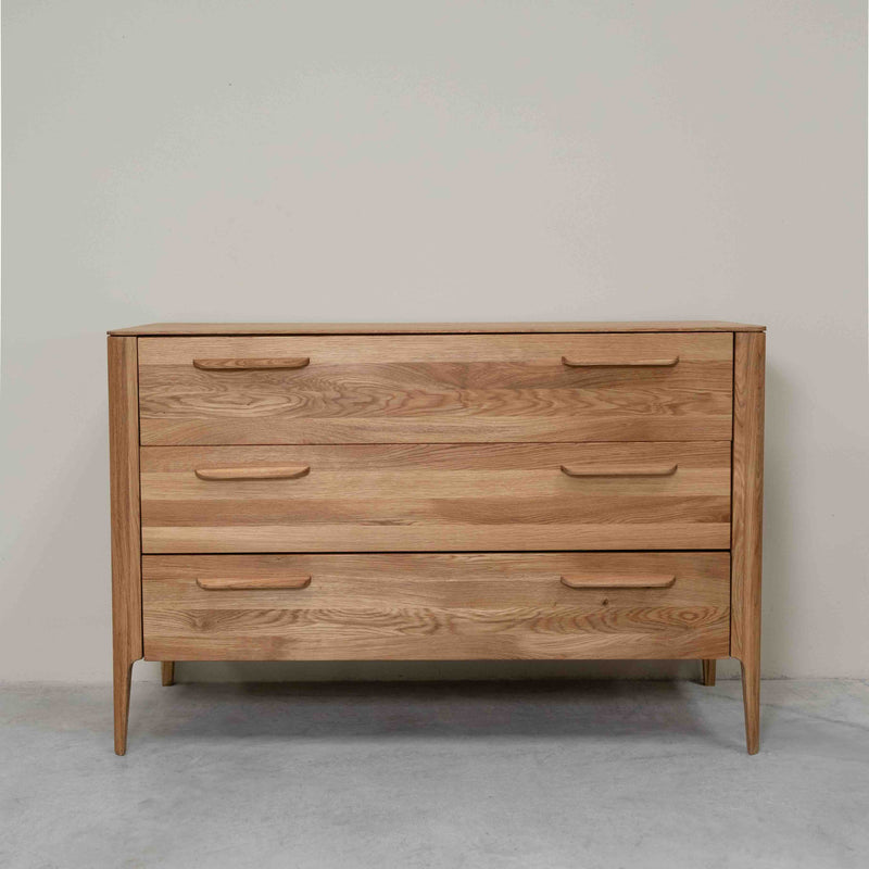 Comò in rovere massiccio Atlanta, 120 x 46,8 x 78,6 cm | NordicStory