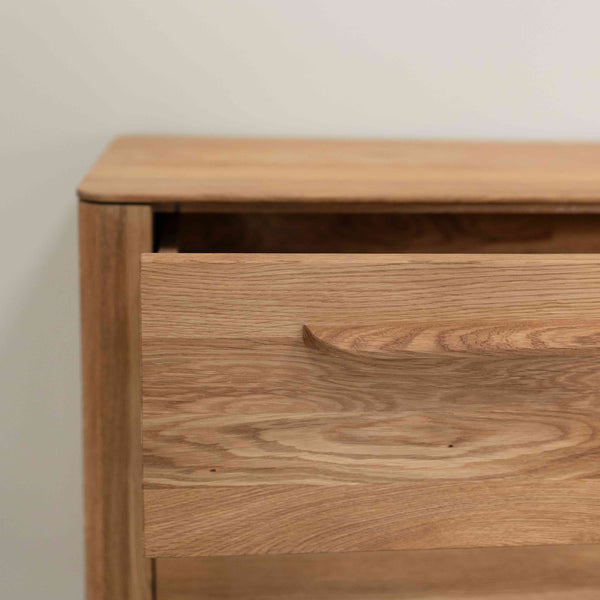 Comò in rovere massiccio Atlanta, 120 x 46,8 x 78,6 cm | NordicStory