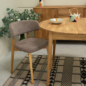 Confezione da 2 o 4 sedie da pranzo Claus in rovere massiccio, rivestite in grigio o marrone | VESKOR
