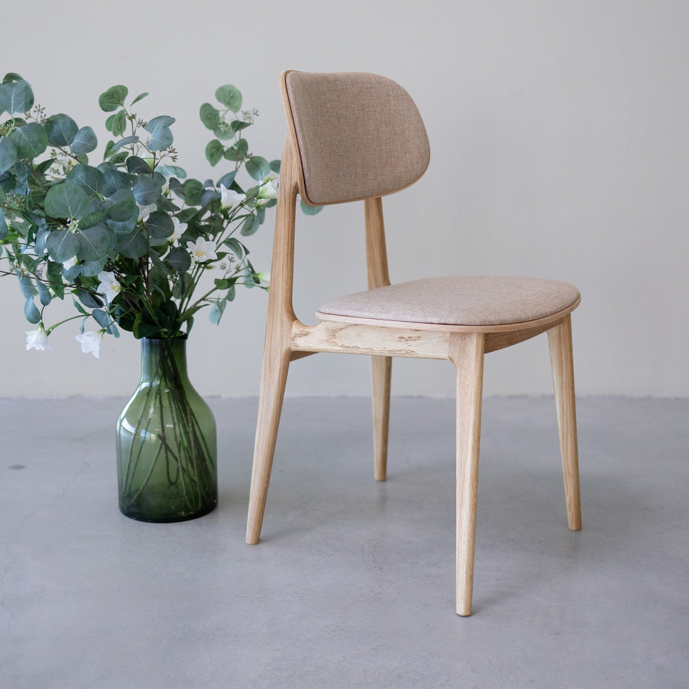 Confezione da 2 o 4 sedie da pranzo Varde, struttura in rovere massiccio, imbottitura