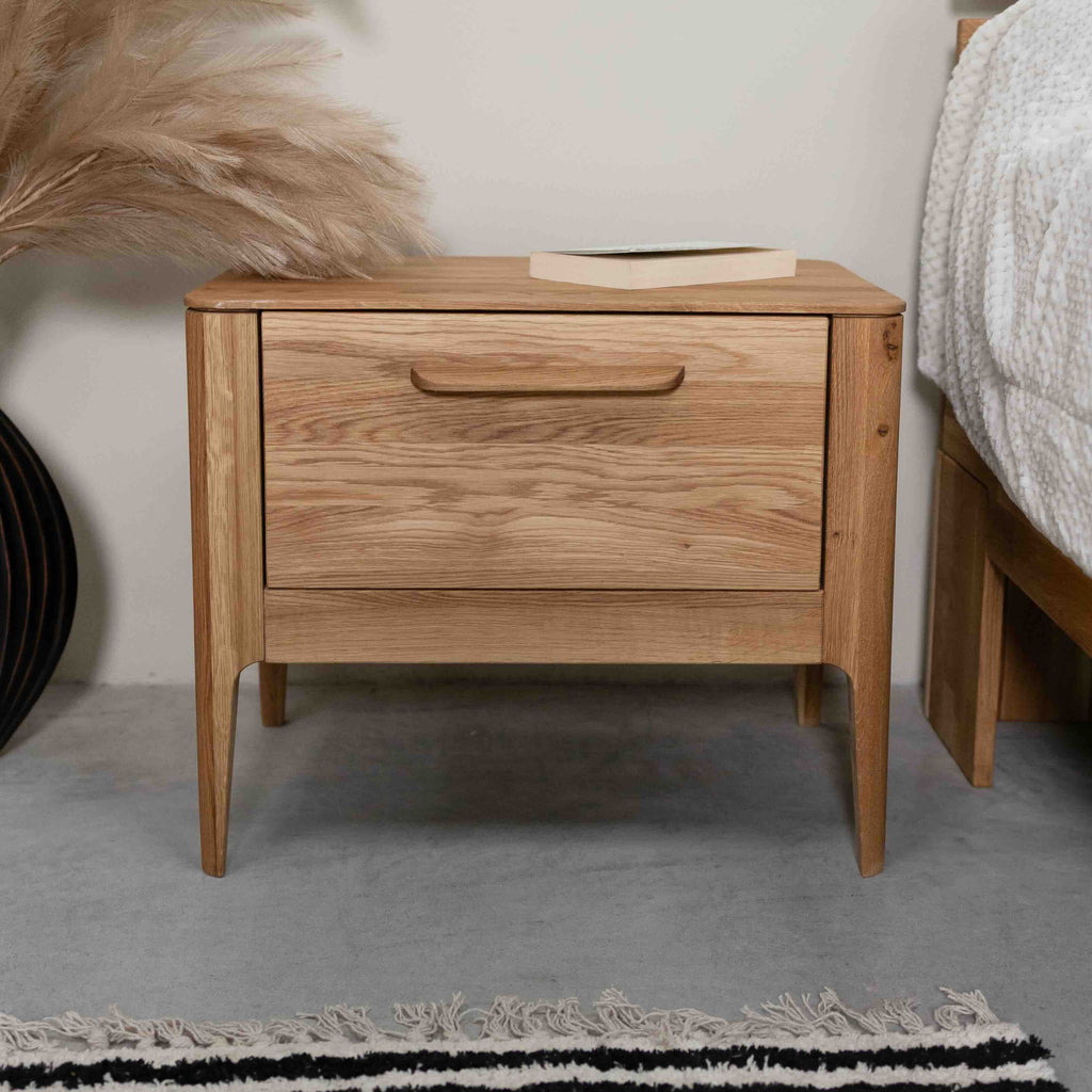 Comodino Atlanta in rovere massiccio, 56,2 x 38,2 x 47 cm | NordicStory