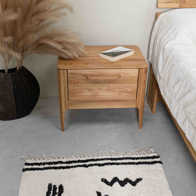 Comodino Atlanta in rovere massiccio, 56,2 x 38,2 x 47 cm | NordicStory