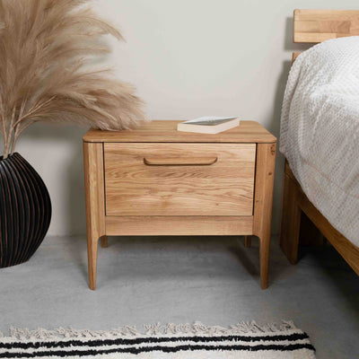 Comodino Atlanta in rovere massiccio, 56,2 x 38,2 x 47 cm | NordicStory