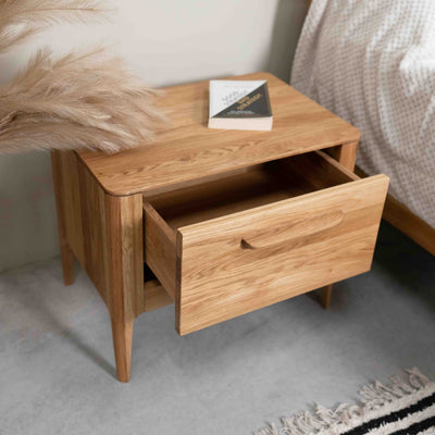 Comodino Atlanta in rovere massiccio, 56,2 x 38,2 x 47 cm | NordicStory