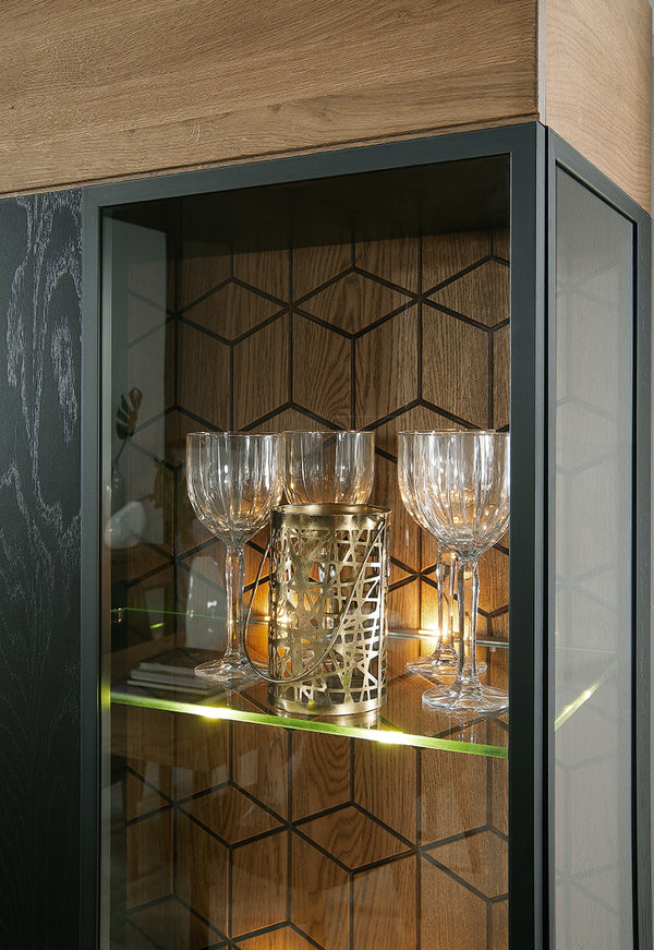 Vetrina in legno di quercia LoftStory, design moderno nordico