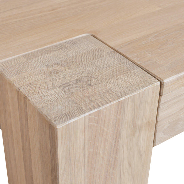 Tavolino in rovere in stile scandinavo