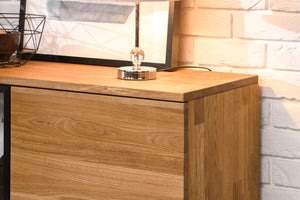 Cassettiera in rovere massiccio NordicStory Moritz 2, 150 x 40 x 101,9 cm.