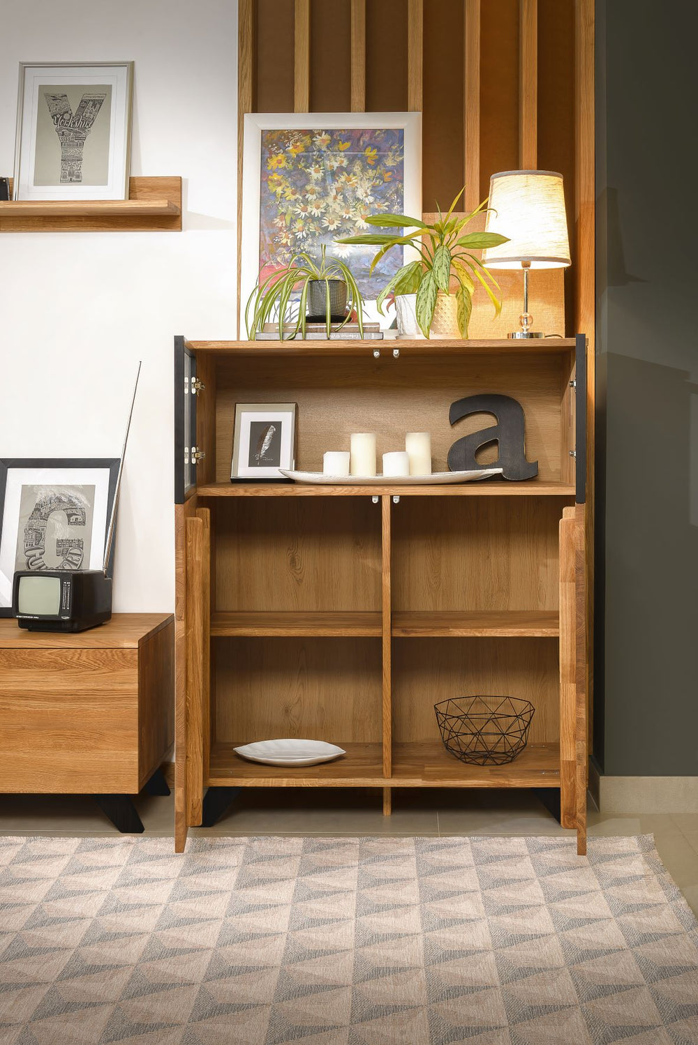 NordicStory Cassettiera in rovere massiccio con gambe in metallo nero Moritz