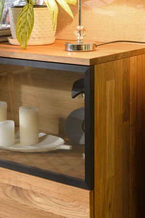 NordicStory Cassettiera in rovere massiccio con gambe in metallo nero Moritz