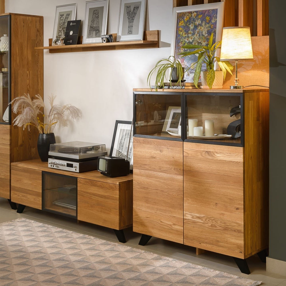 NordicStory Mobile TV in rovere massiccio con gambe in metallo nero Moritz